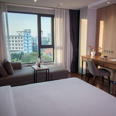 Prince Hotel Янгон Екстер'єр фото