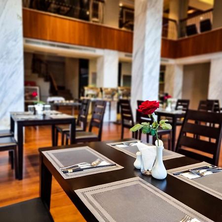 Prince Hotel Янгон Екстер'єр фото