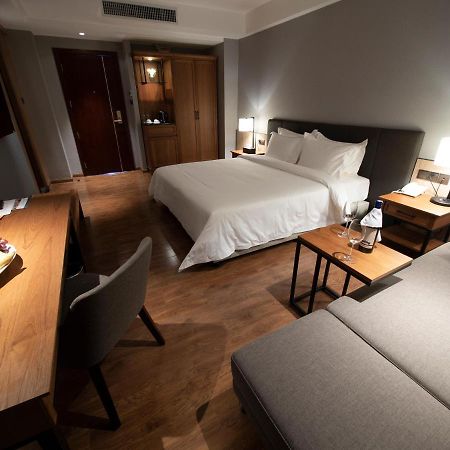 Prince Hotel Янгон Екстер'єр фото
