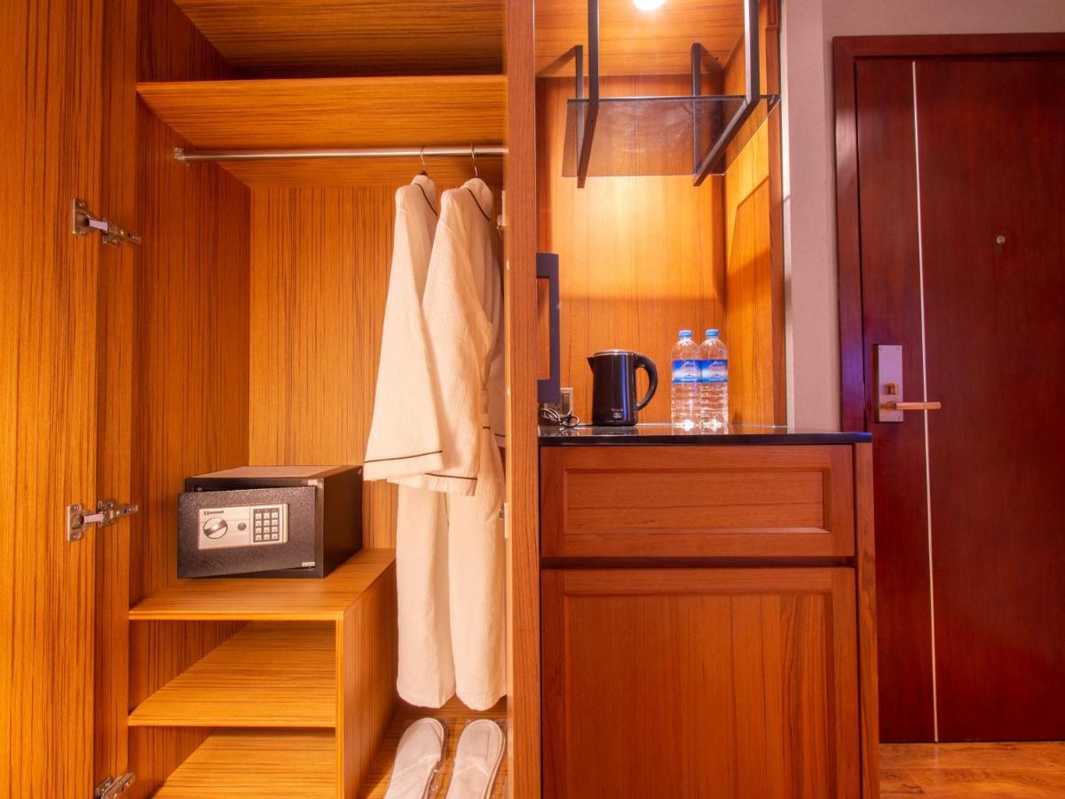 Prince Hotel Янгон Екстер'єр фото