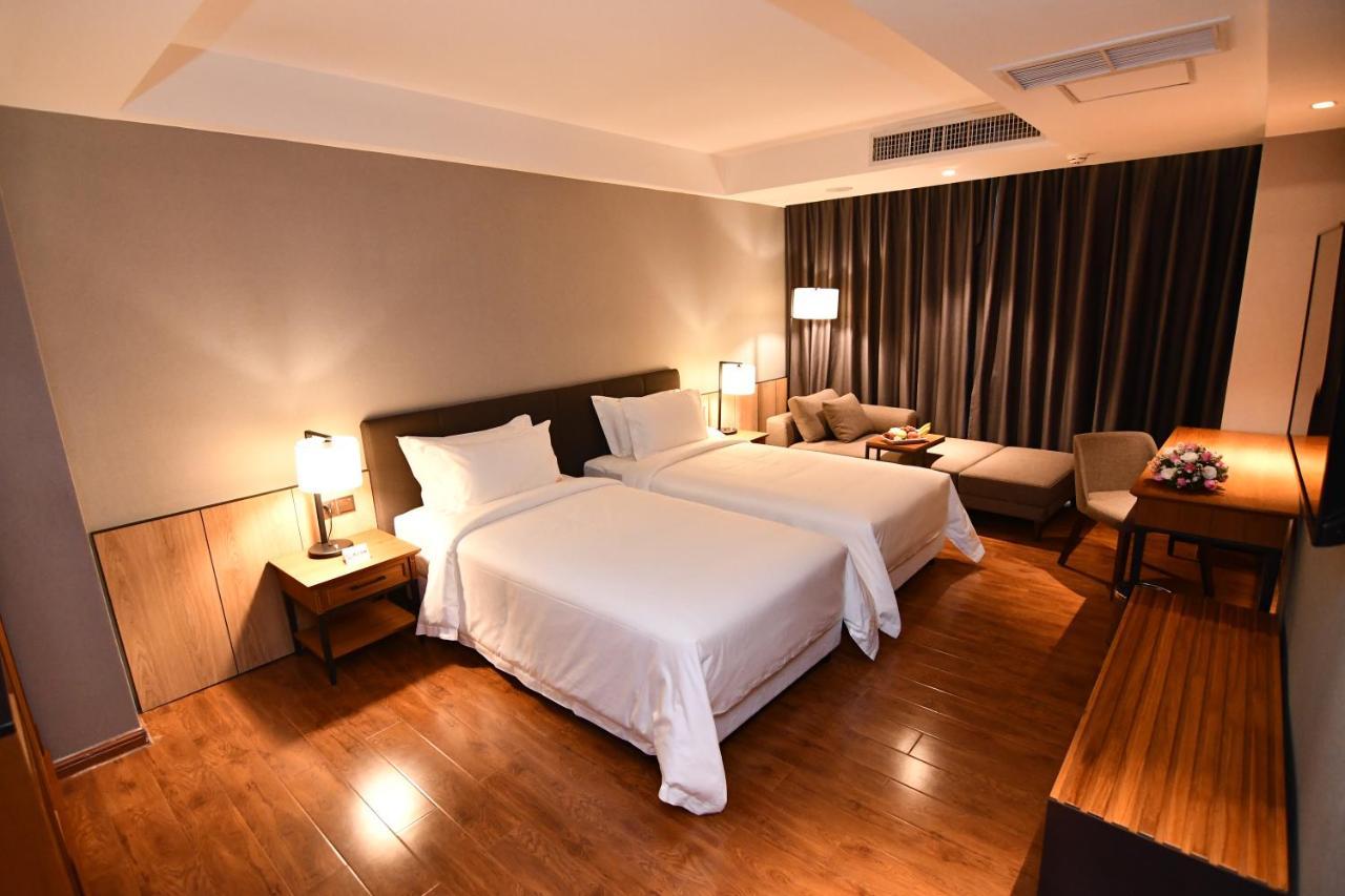 Prince Hotel Янгон Екстер'єр фото