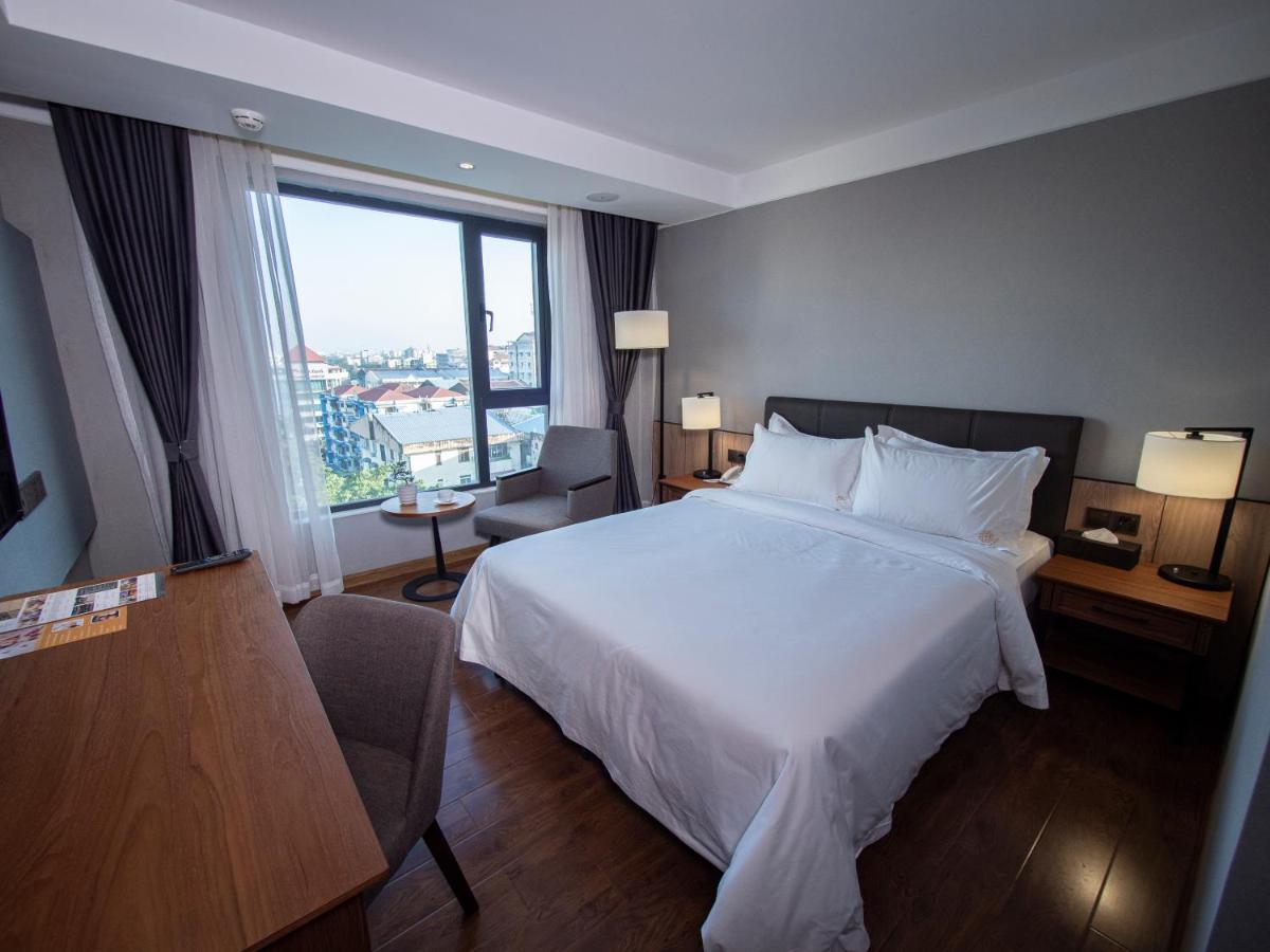 Prince Hotel Янгон Екстер'єр фото