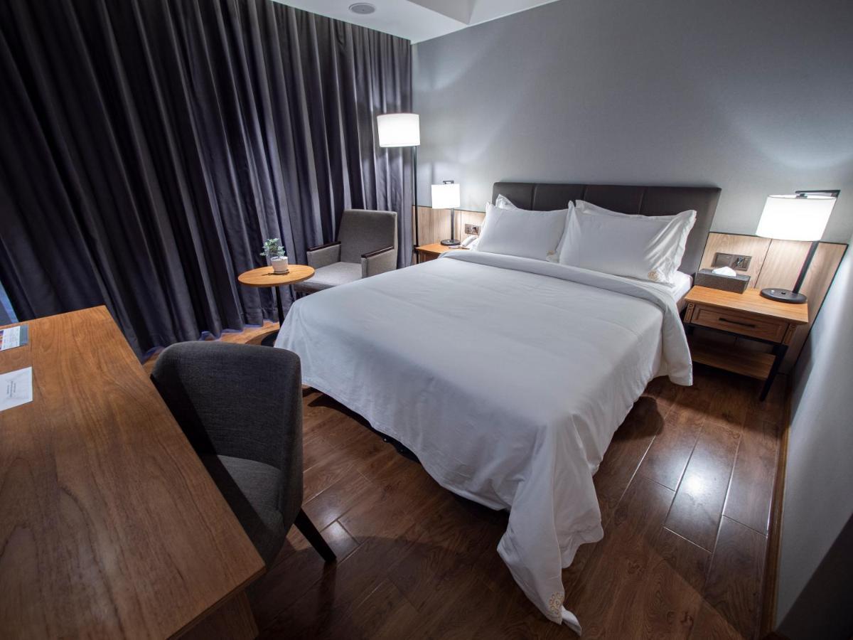 Prince Hotel Янгон Екстер'єр фото