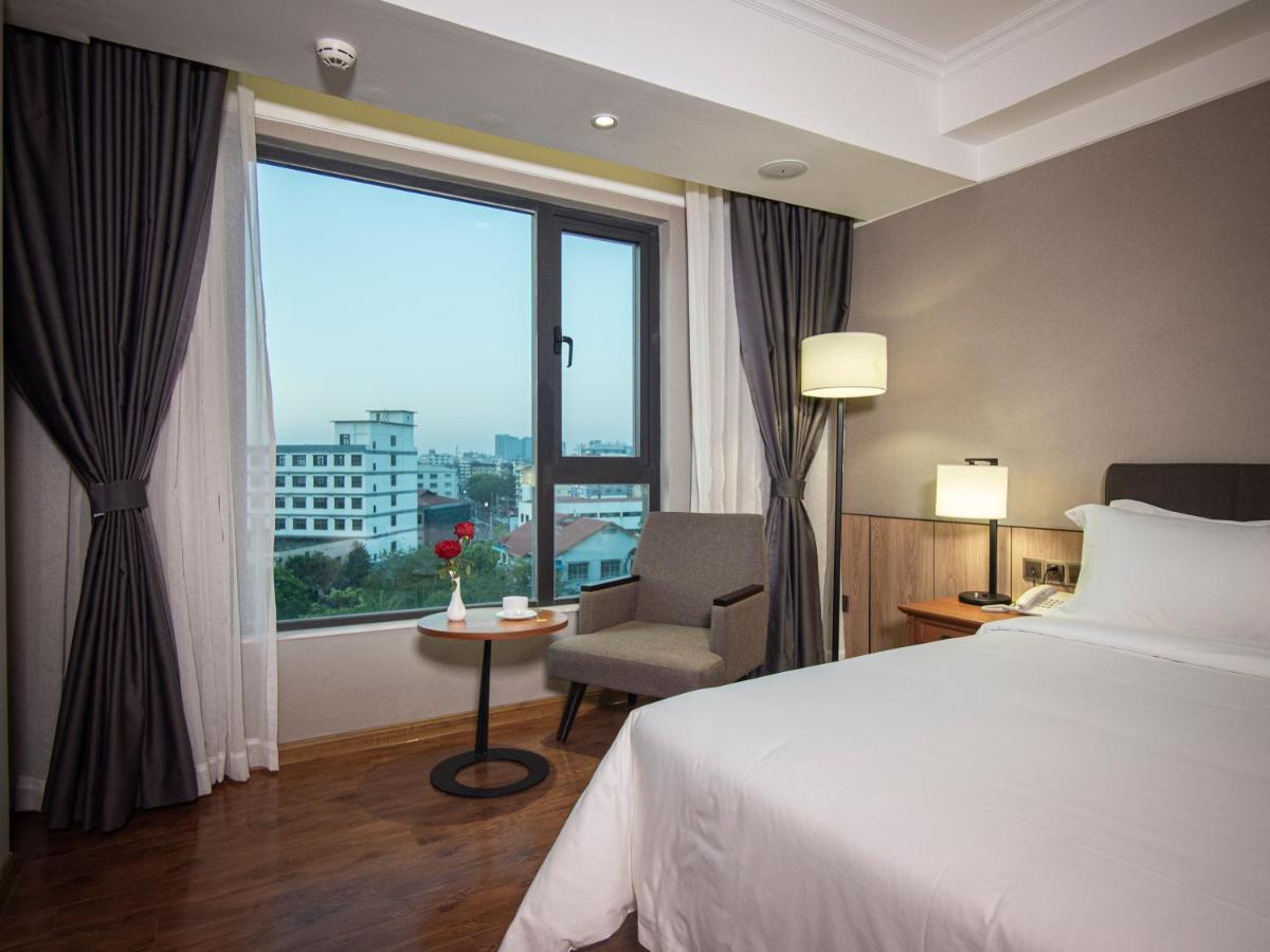 Prince Hotel Янгон Екстер'єр фото