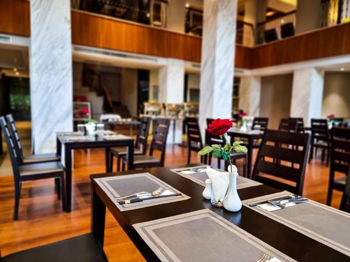 Prince Hotel Янгон Екстер'єр фото