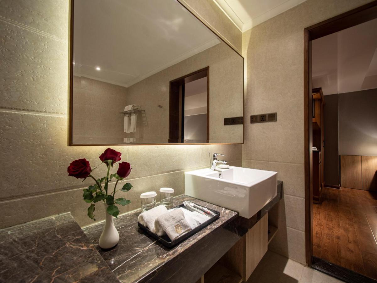 Prince Hotel Янгон Екстер'єр фото
